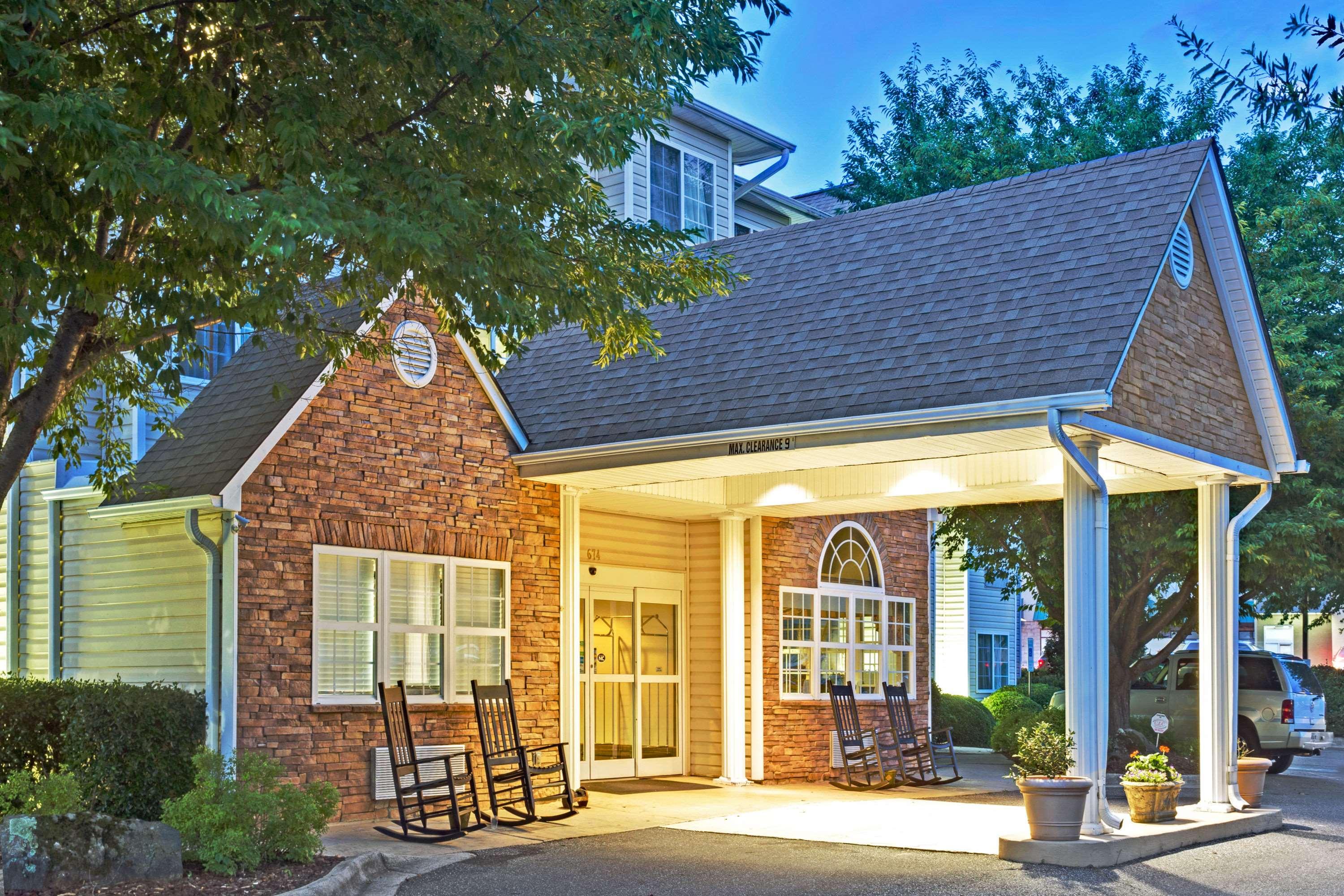 Microtel Inn & Suites by Wyndham Cherokee 2/26