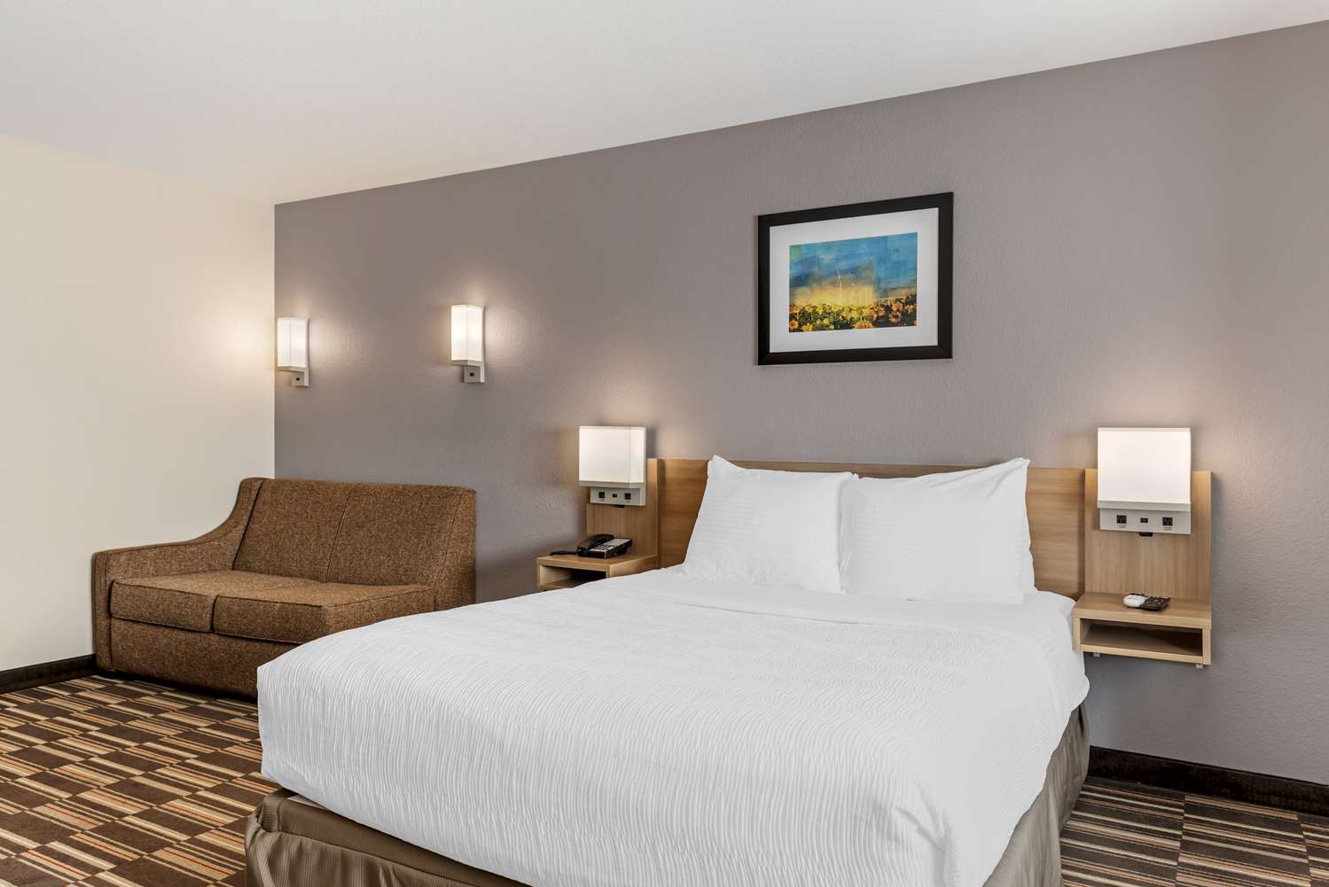 Suite, Queen Bed, Sofa, Accessible