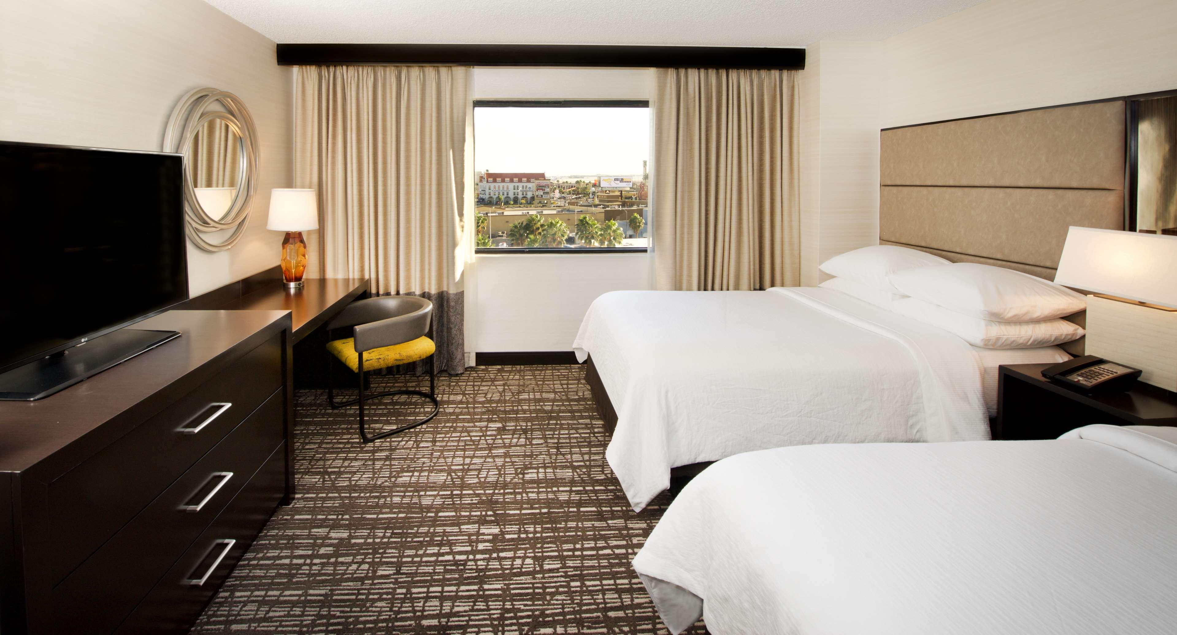 PREMIUM, SUITE, 2 DOUBLE BEDS, ACCESSIBLE
