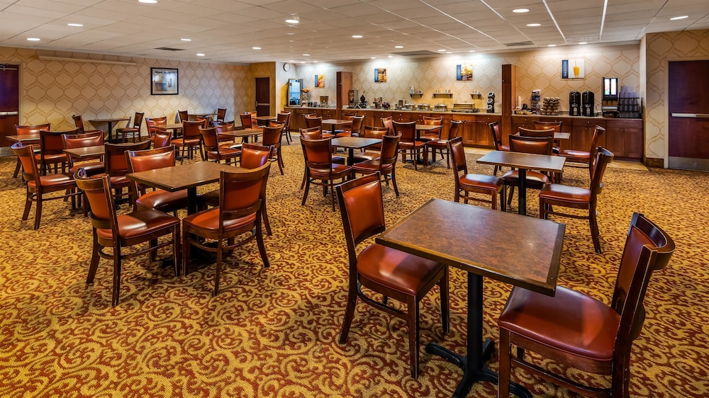 Rock Island Inn & Suites Marshalltown 35/55