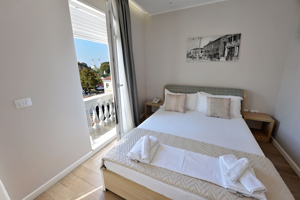 Room, Double Bed