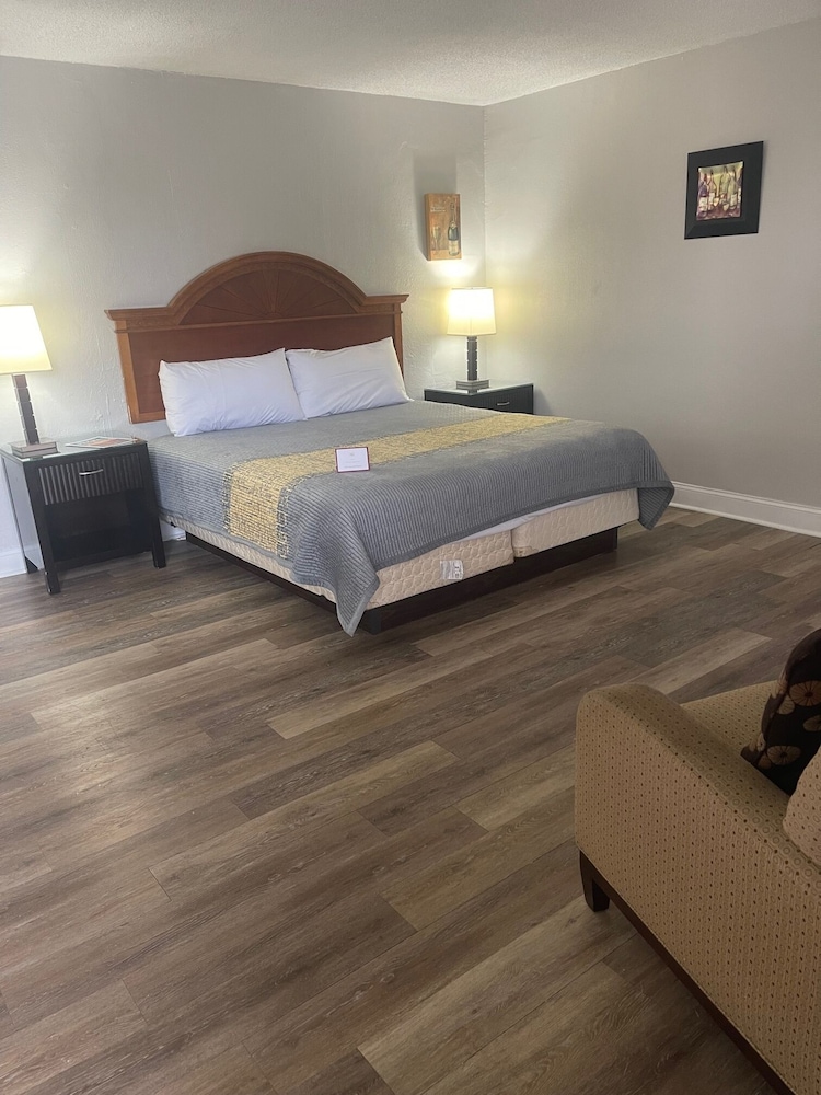 غرفة ديلوكس مفردة بسرير كوين، ANS Inn & Suites 7/10