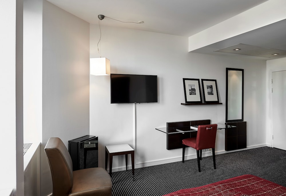 Square Hotel 33/43