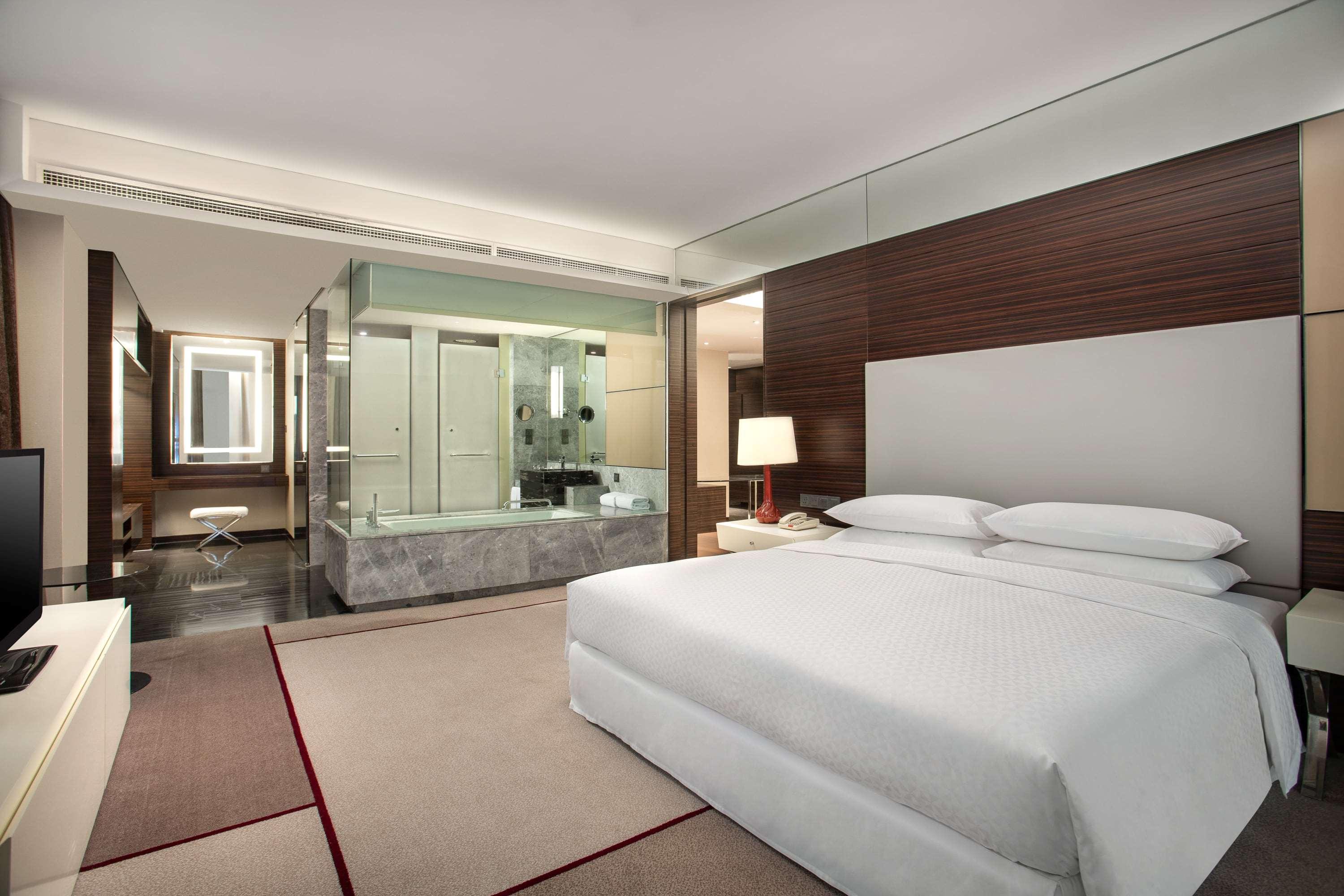 Deluxe, Suite