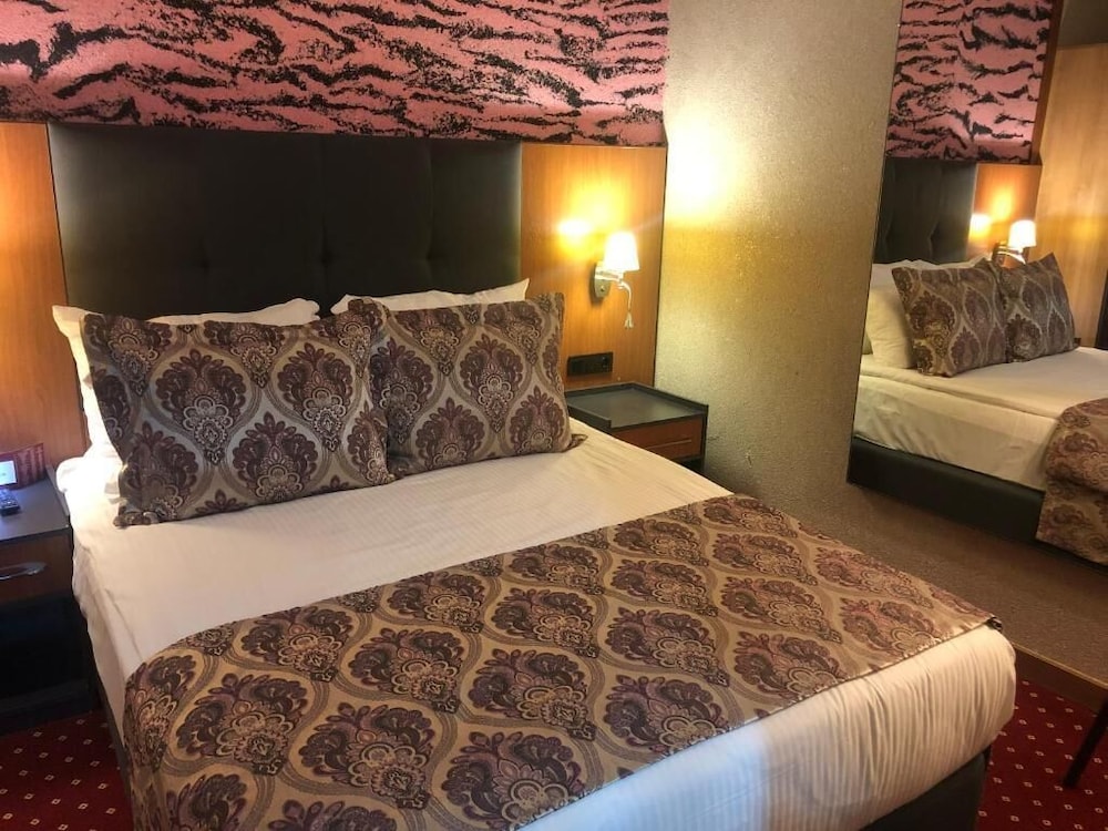 Euphoria Batumi Convention And Casino Hotel 53/63