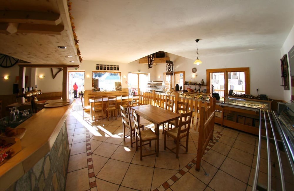 Chalet des Neiges - Oz en Oisans(Sat arr/dep only 33/50