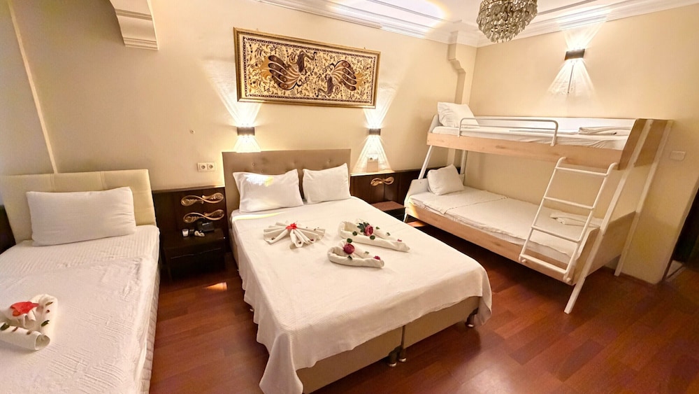 1 Bedroom, Grand, 1 Double and 3 Single Beds, City View, Ephesus Centrum 3/10