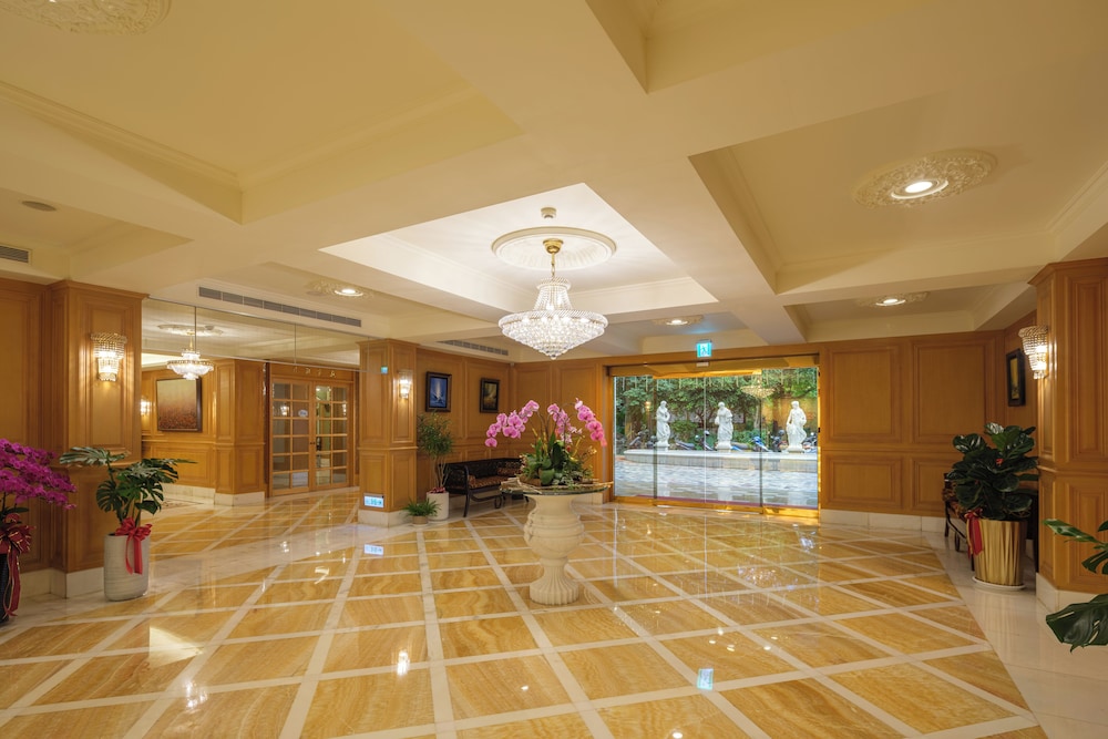 Grand Pleasure Spring Hotel 8/50