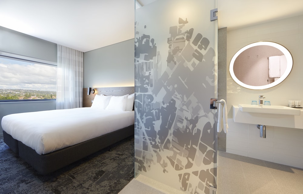 HOLIDAY INN EXPRESS NEWCASTLE 16/63