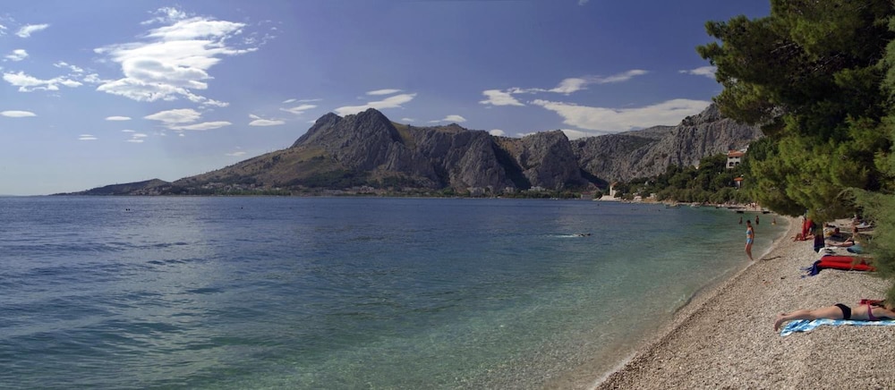 BRZET HOTEL OMIS 36/50