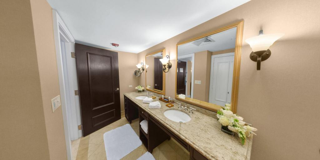 2 Bedrooms, Lanai, Studio, Suite