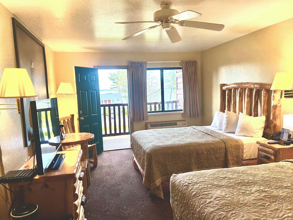 ROOM, 2 QUEEN BEDS, BRIDGE VIEW
