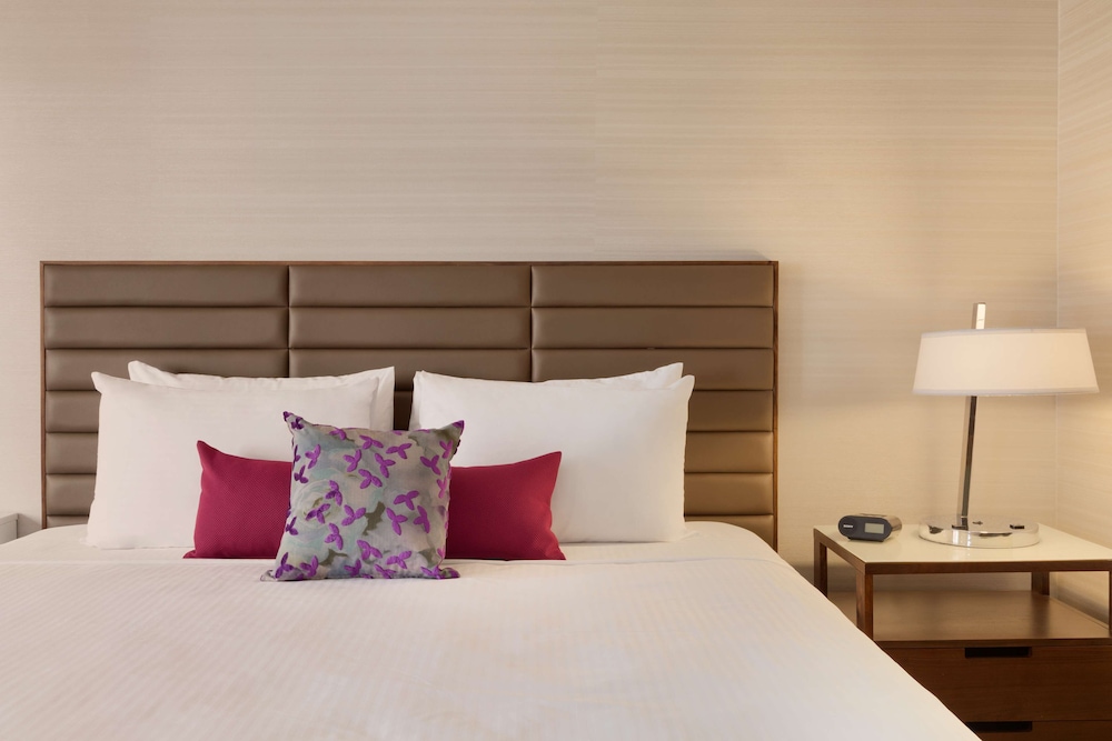 Coast Edmonton Plaza Hotel 19/41
