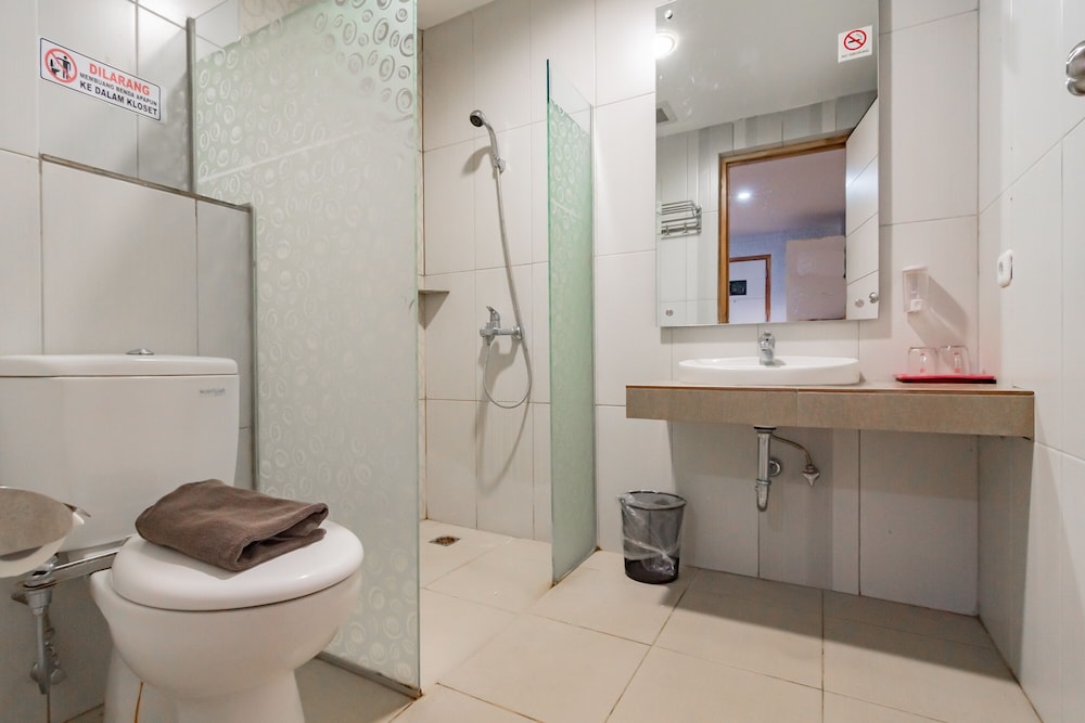 RedDoorz Premium Near Bandung Station 60/63