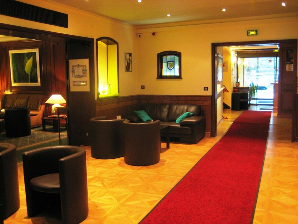 HOTEL AUX TROIS ROSES 33/54