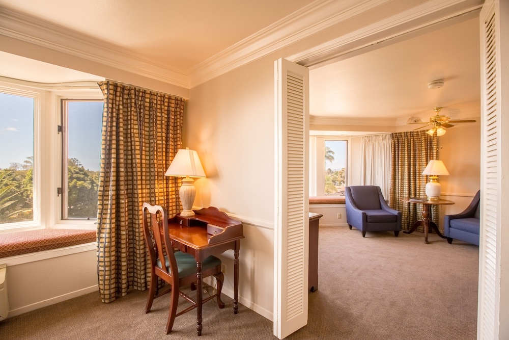 HISTORIC SANTA MARIA INN 39/67
