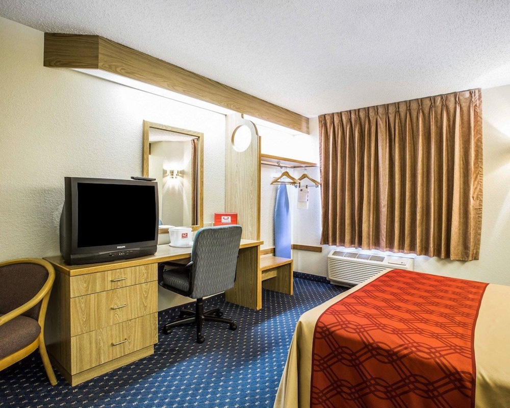 Econo Lodge Denver International Airport 27/37