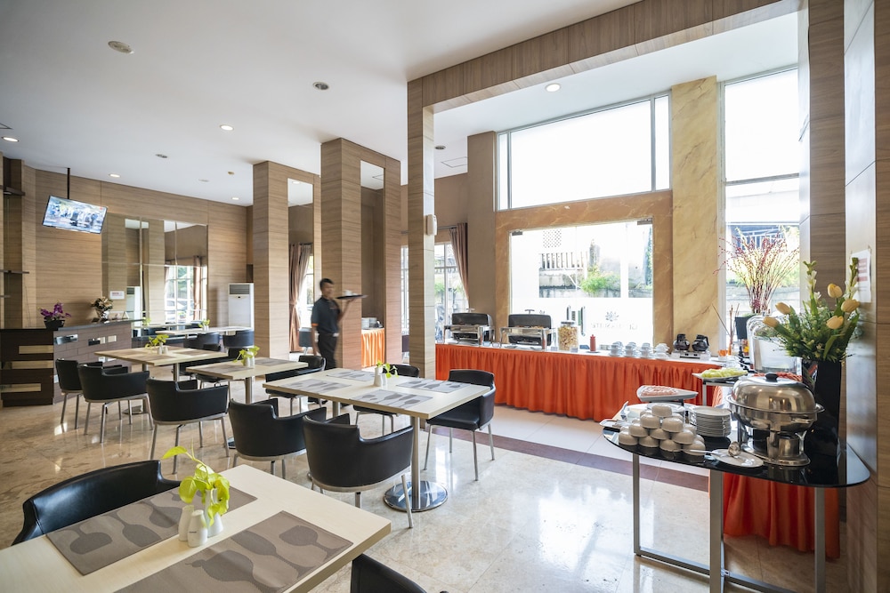 The Gloria Suites Jakarta 41/48