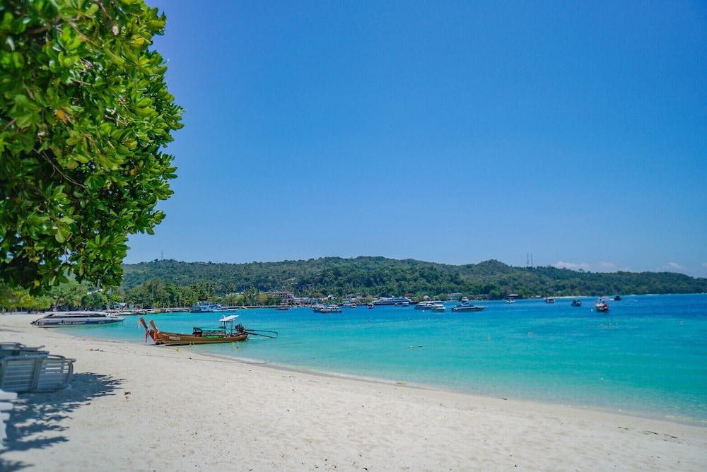Phi Phi Nice Beach Resort 30/50