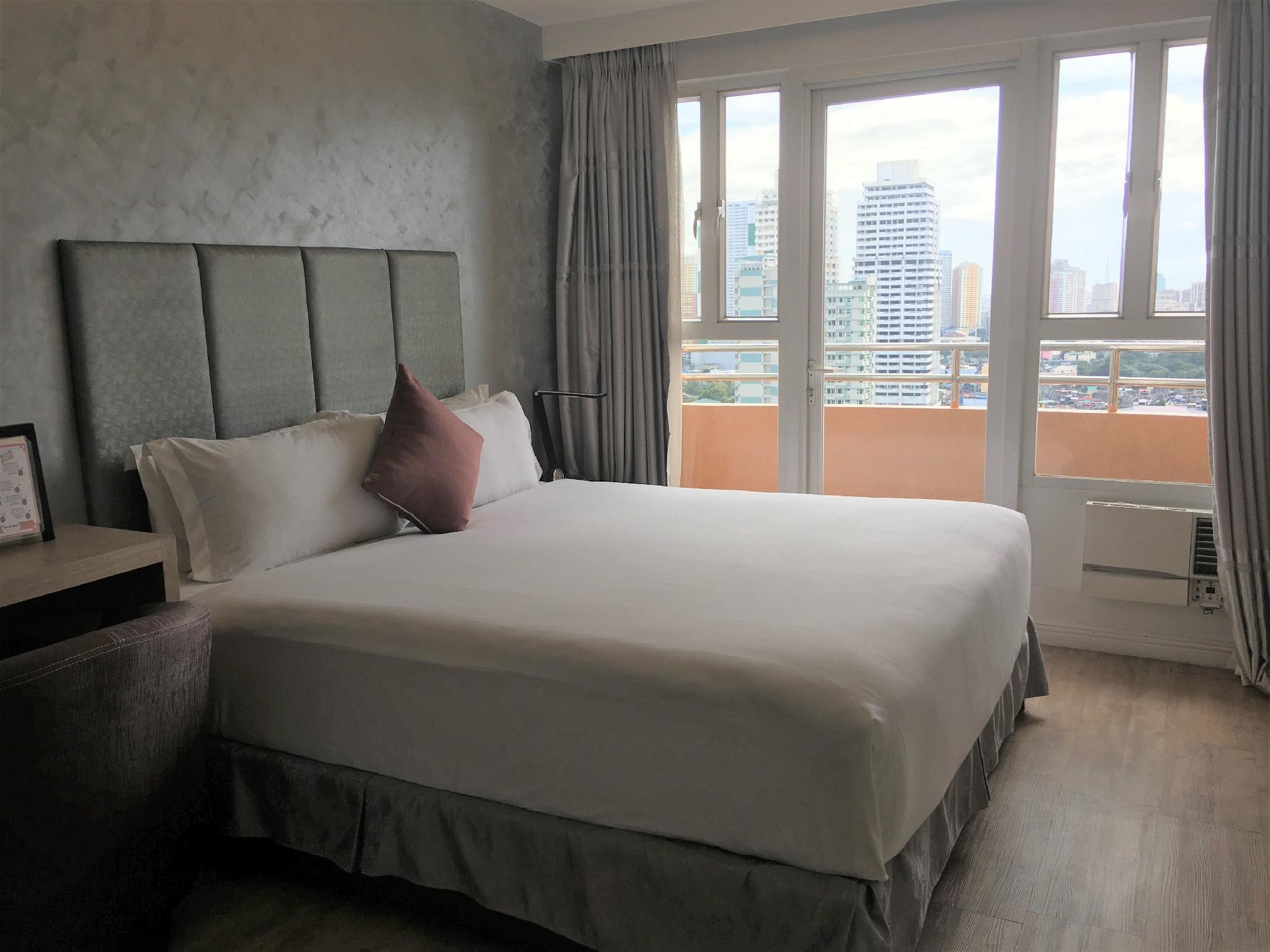 Deluxe, King Bed