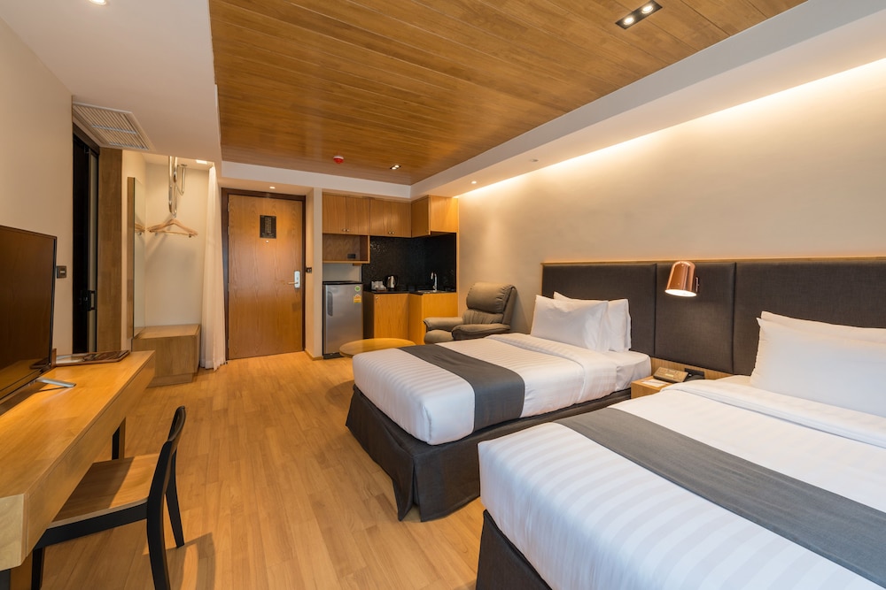 DELUXE, TWIN BEDS