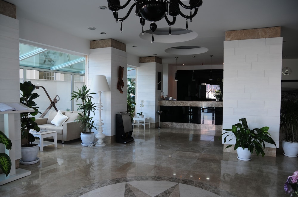 Alesta Yacht Hotel 13/74
