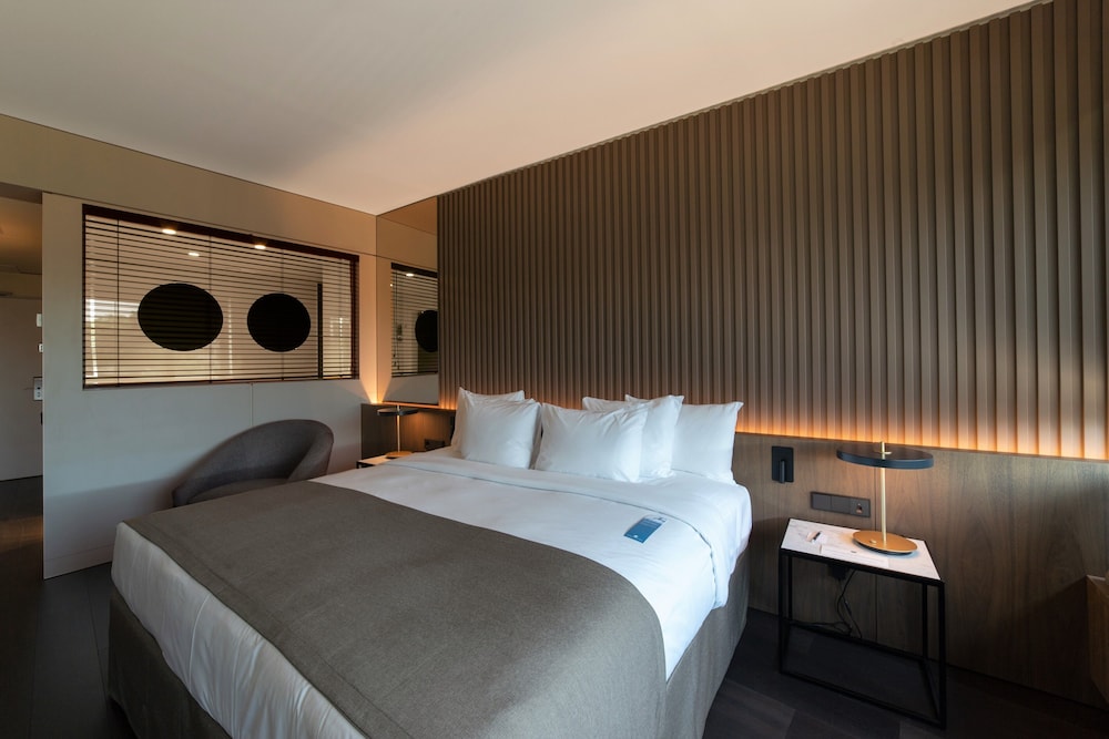 Barcelona Airport Hotel 15/86