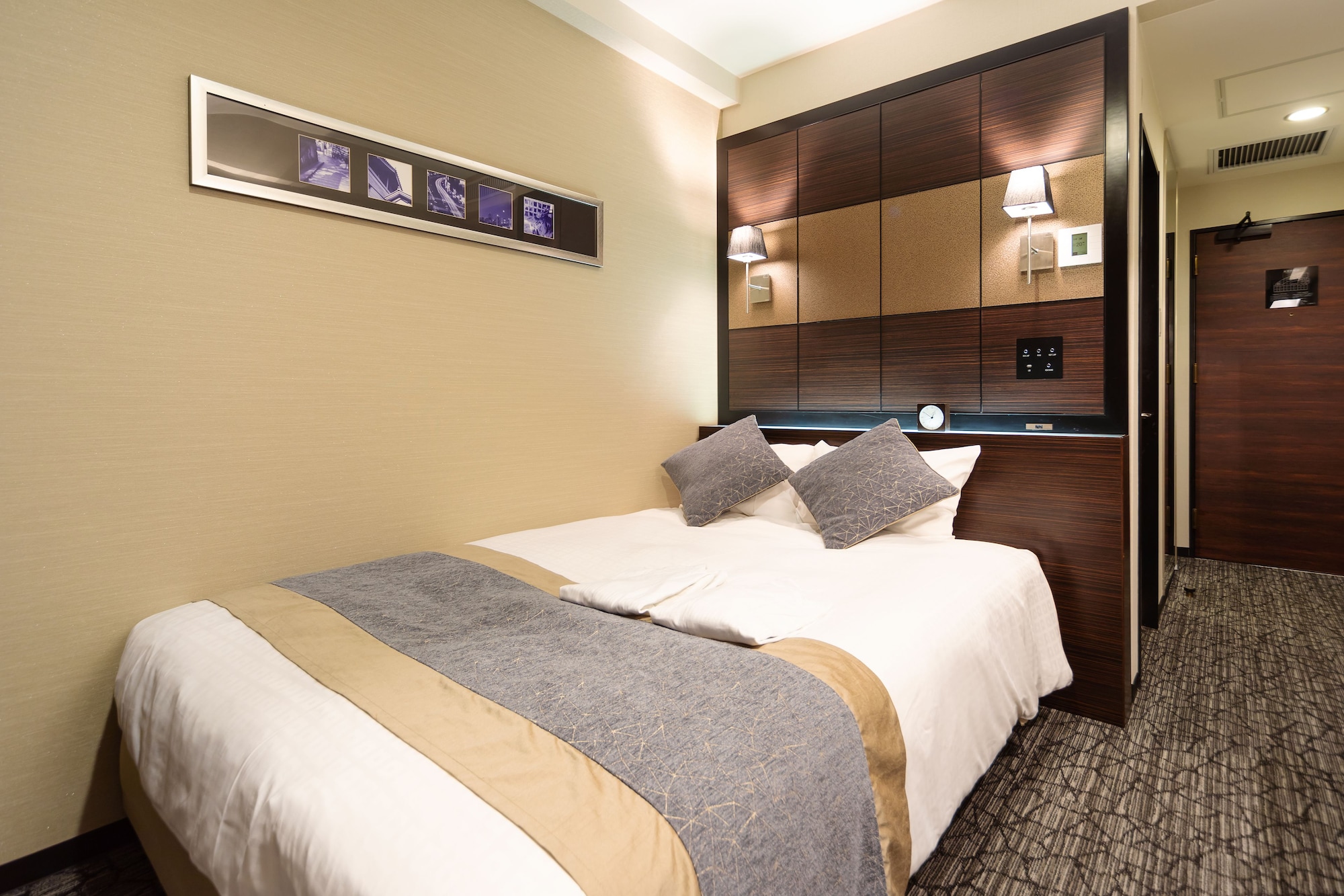 Room, Double Bed, Small