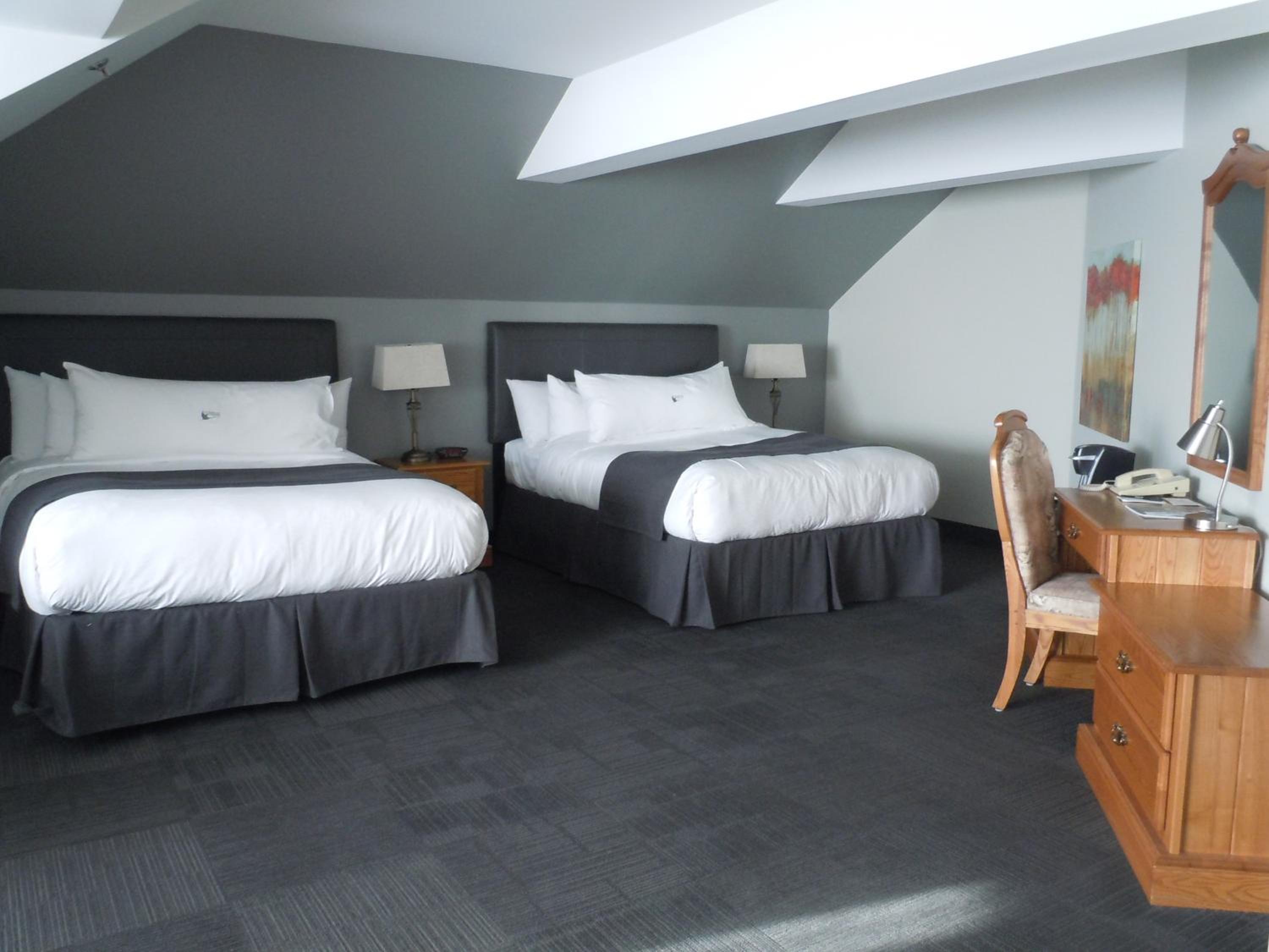 Suite, 2 Queen Beds, Lake View