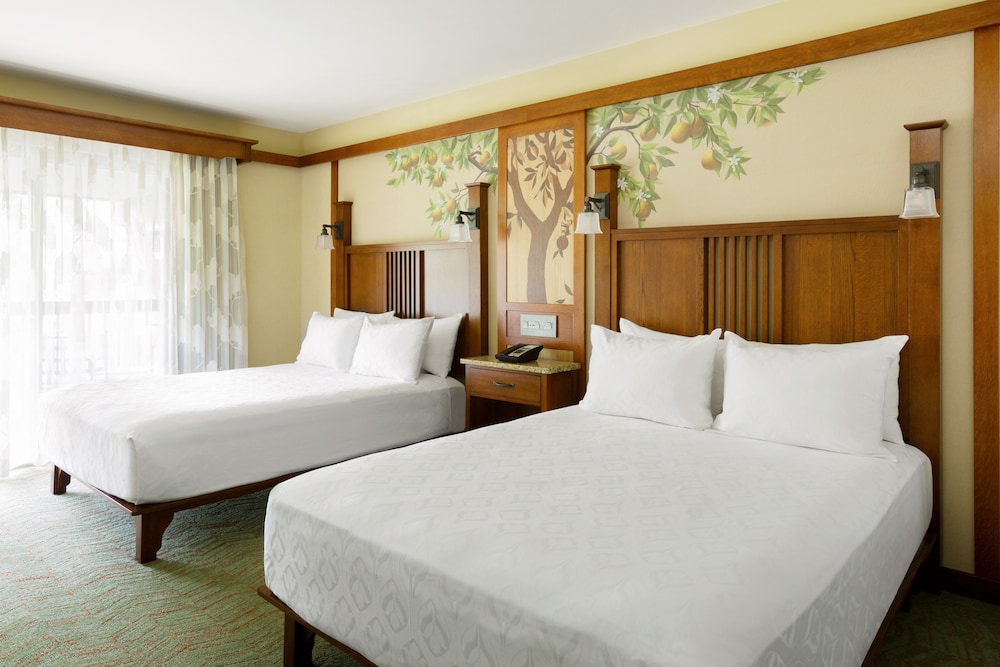 Room, 2 Queen Beds, Downtown Disney View, Sofa
