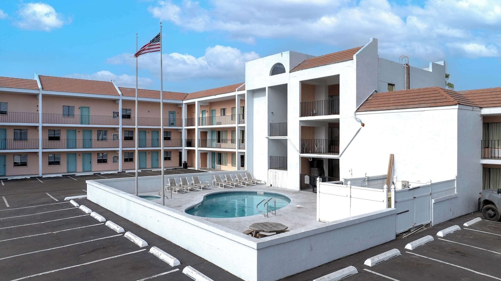 WindWater Hotel & Marina 36/66