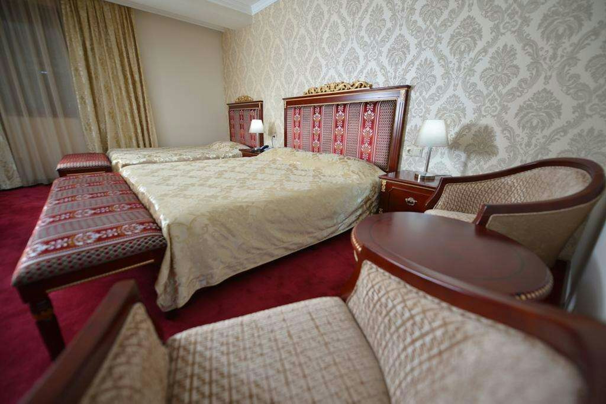 Gold Hotel 42/67