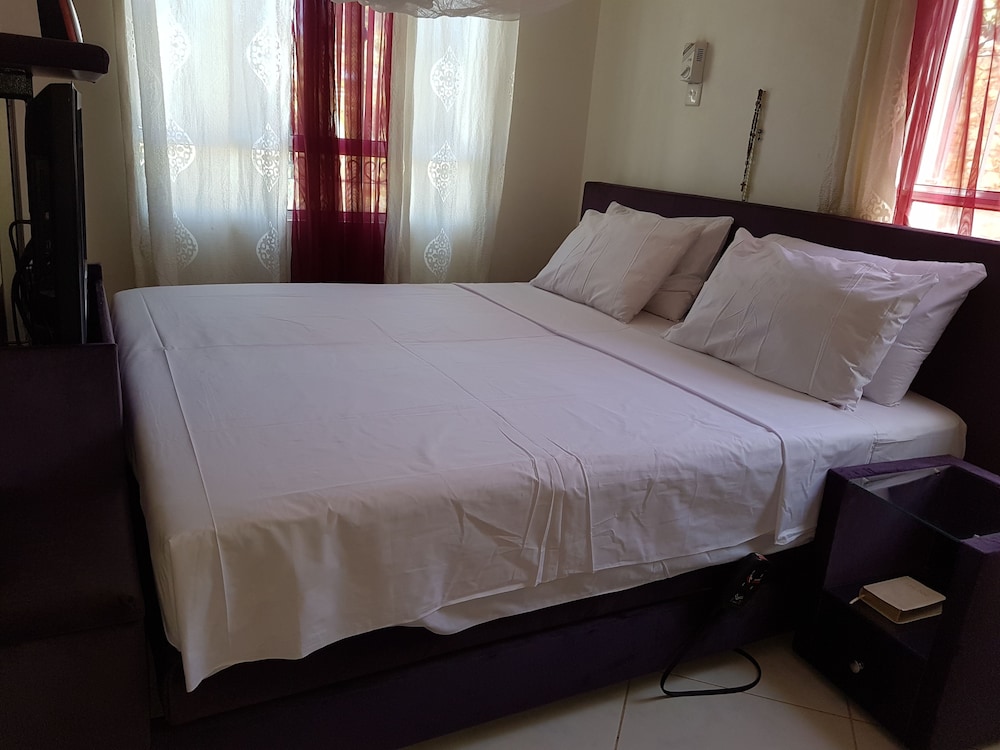 Queens Chateau Boutique Villa 7/50