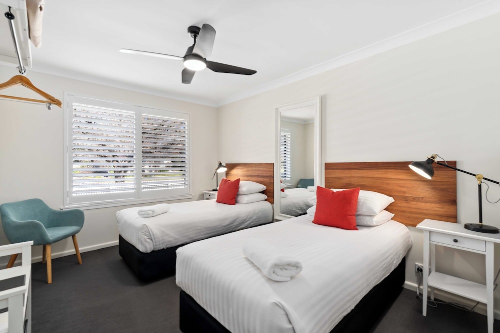 West End Motor Lodge 25/57