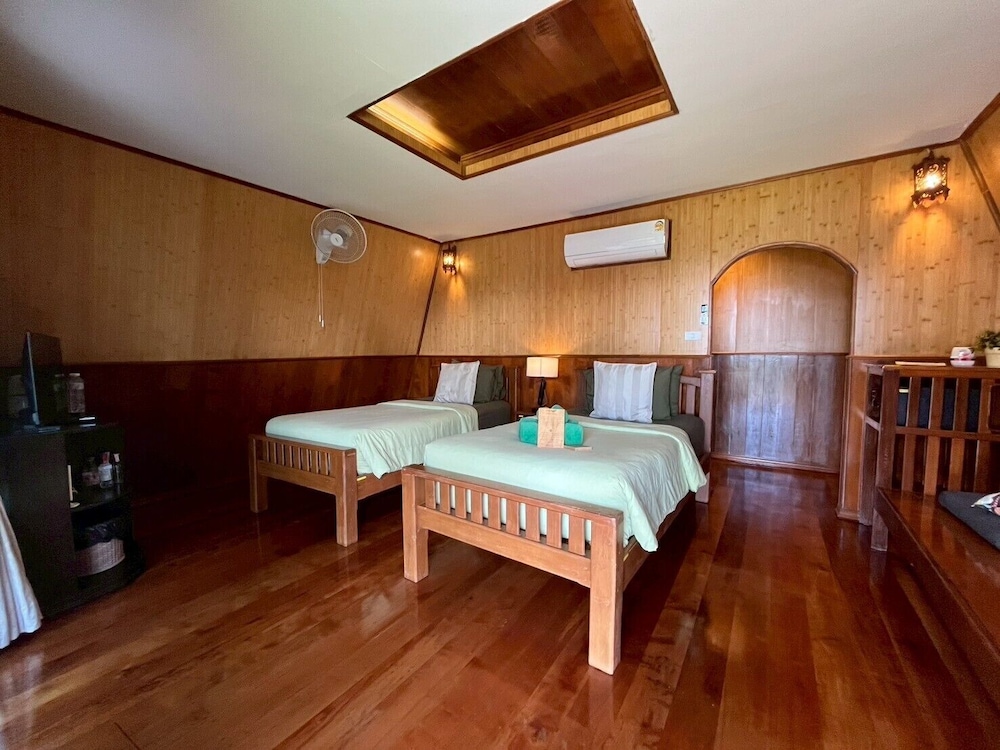 Bali, Twin Beds, Partial Sea View