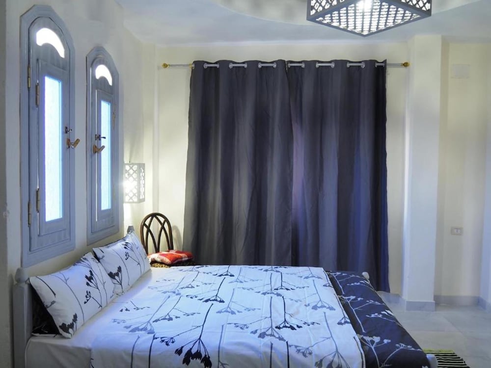 Nile Compound Hotel 12/50
