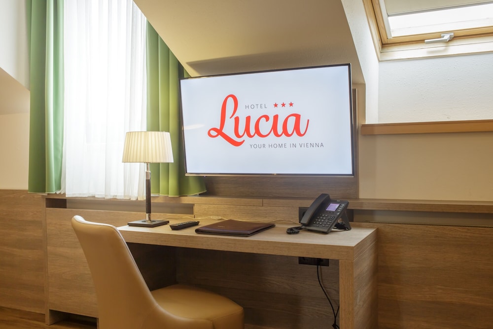 Lucia Hotel 41/46