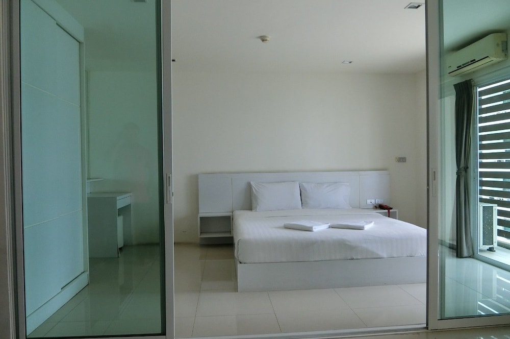 R Con Sea Terrace 14/63