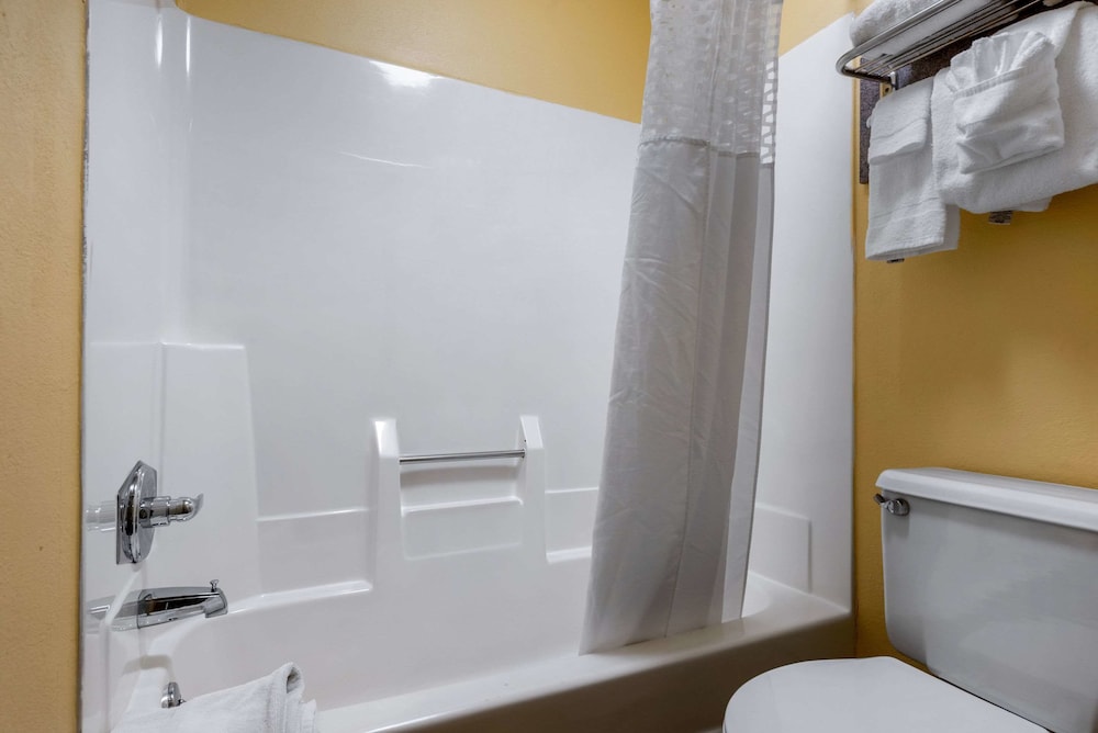 Econo Lodge Lexington Southeast 11/28