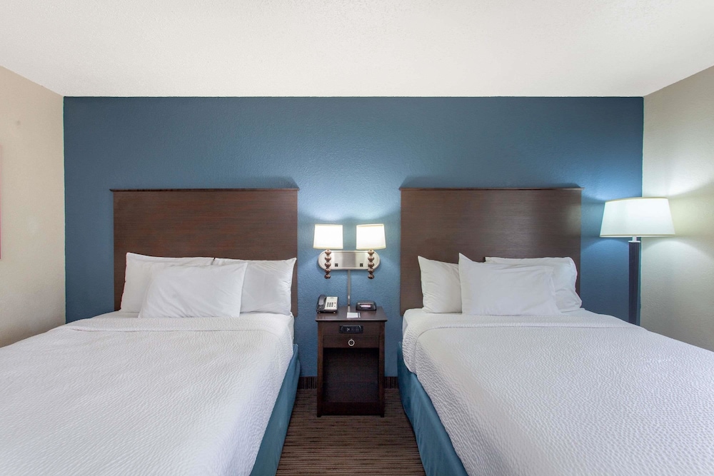 AmericInn by Wyndham Mankato Event Center 15/55