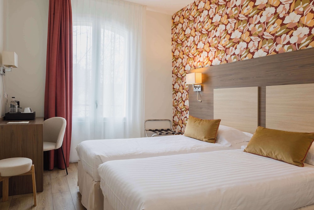 غرفة سوبيريور بسرير كوين بشرفة، Best Western Hotel De France 2/7