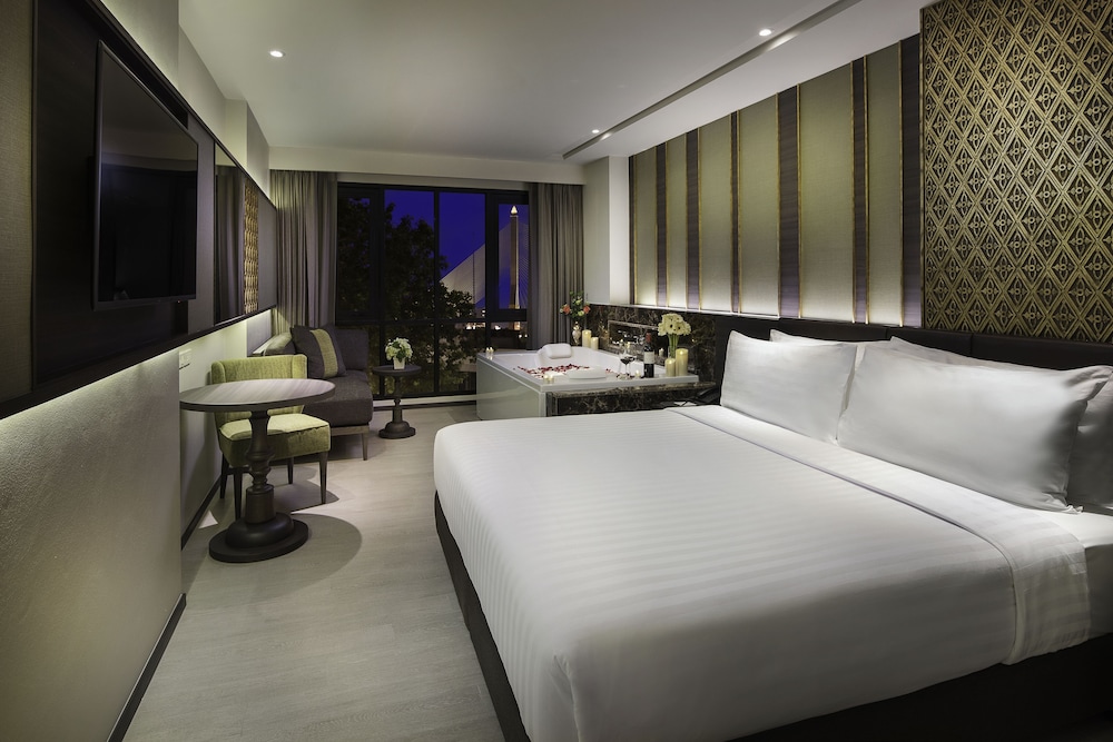 PREMIER, DOUBLE BED, CITY VIEW