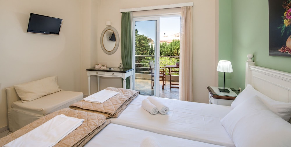 Stamatakis Boutique Studios 4/50
