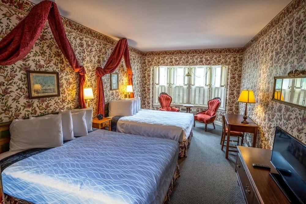 Murray Hotel 8/35