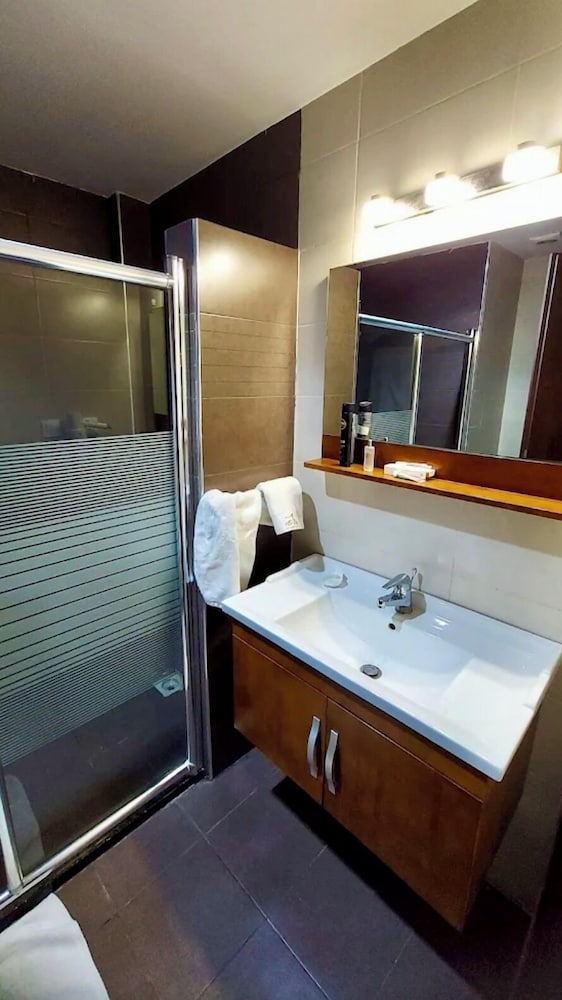 El Bey Hotel 48/50