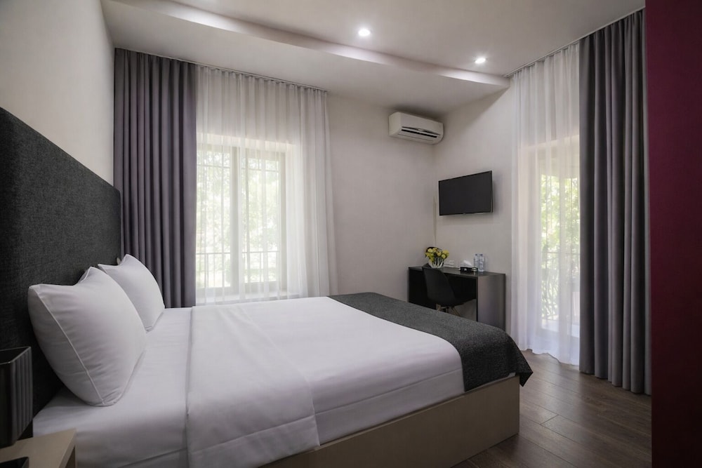 Elysium Gallery Hotel 35/74