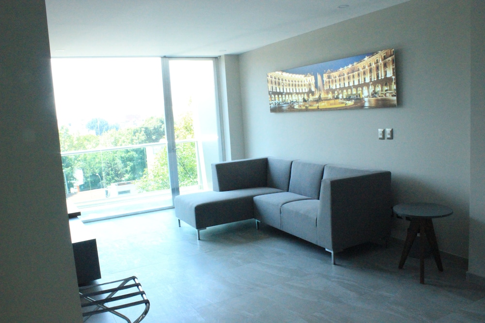 J. Towers Hotel Suites 44/68