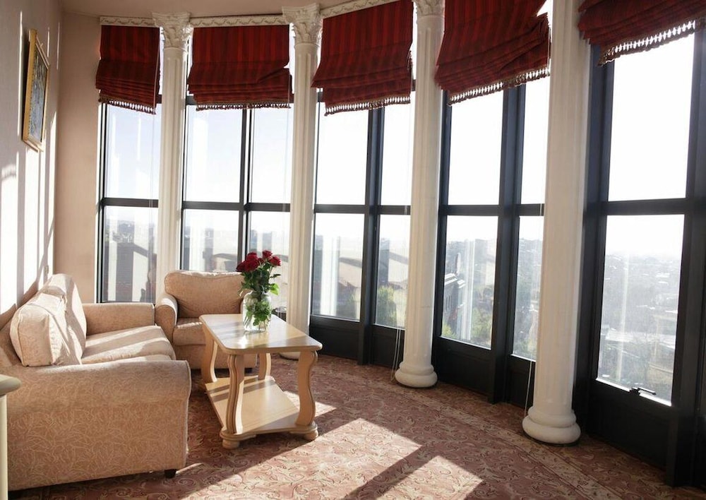 METROPOL HOTEL 52/65