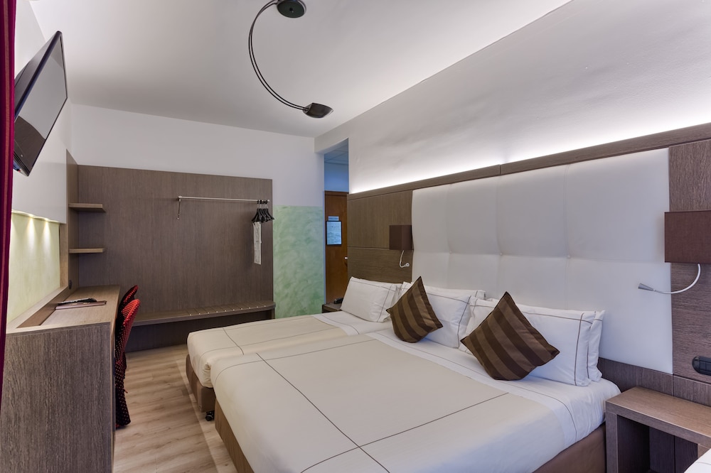 ROOM, TRIPLE