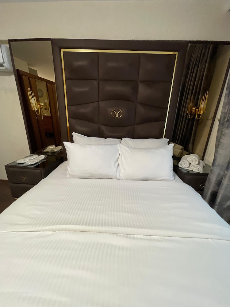 Aymira Suites 20/40